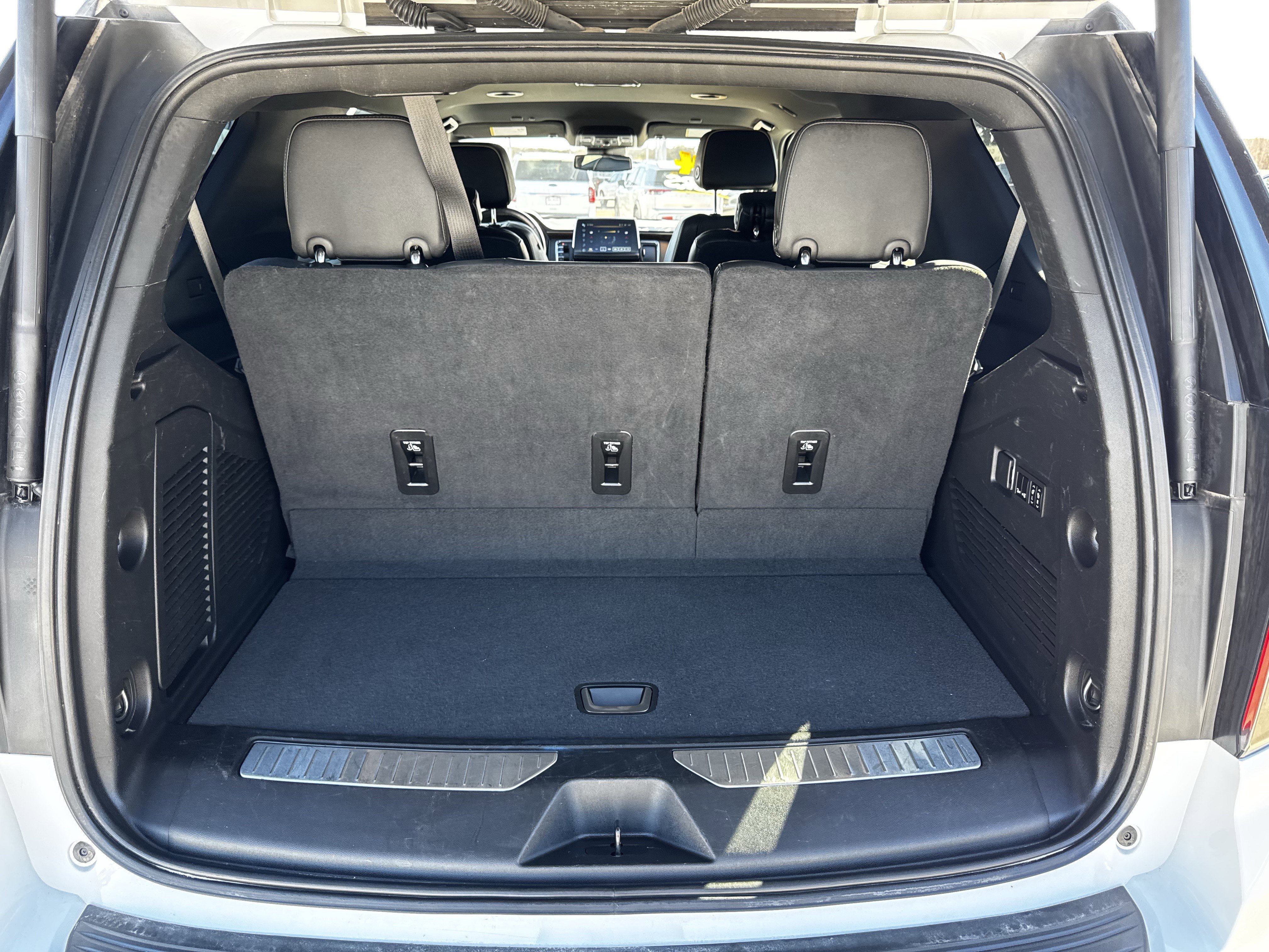 Used 2024 Chevrolet Tahoe Premier image 31