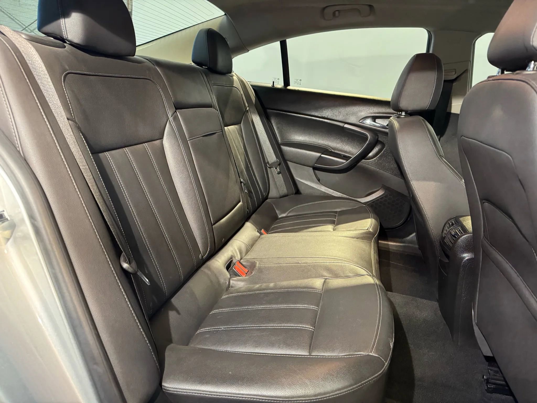 Used 2011 Buick Regal CXL image 20