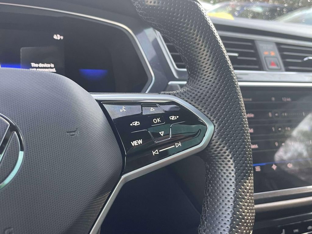 Used 2023 Volkswagen Tiguan SE R-Line image 25