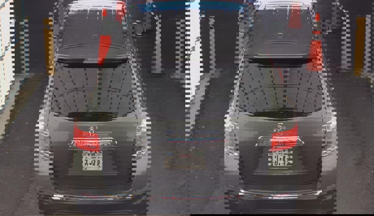 Used 2011 Toyota Highlander Limited w/ Tow Pkg image 4