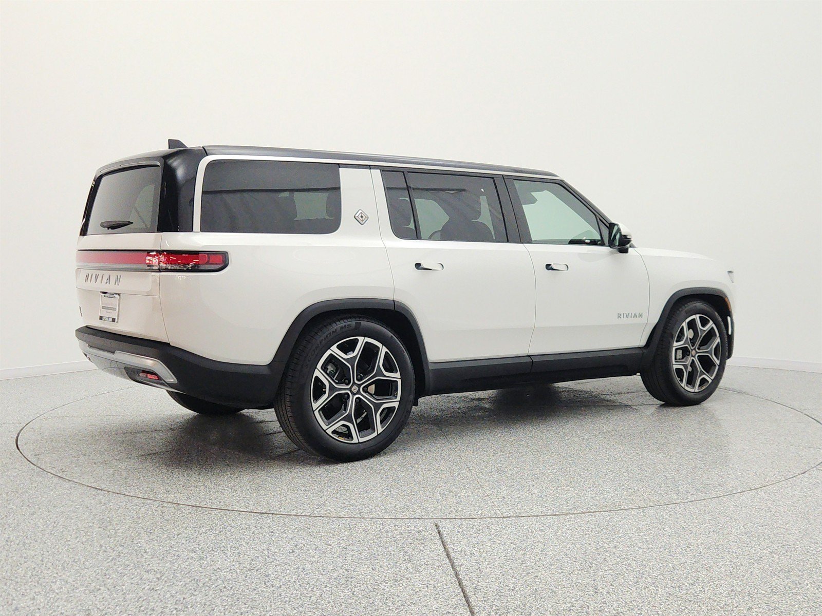 Used 2025 Rivian R1S Adventure AWD/4WD image 5