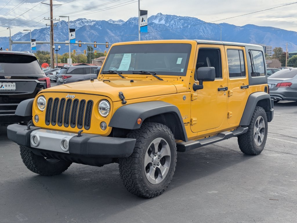 Used 2015 Jeep Wrangler Unlimited Sahara w/ Connectivity Group AWD/4WD image 8