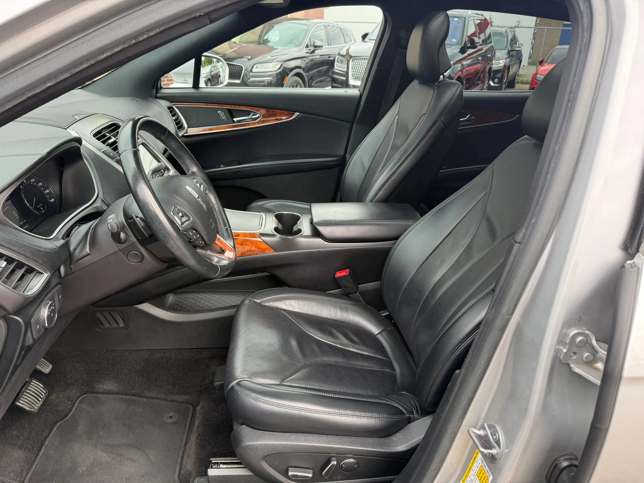 Used 2018 Lincoln MKX Reserve w/ Lincoln MKX Climate Package AWD/4WD image 11