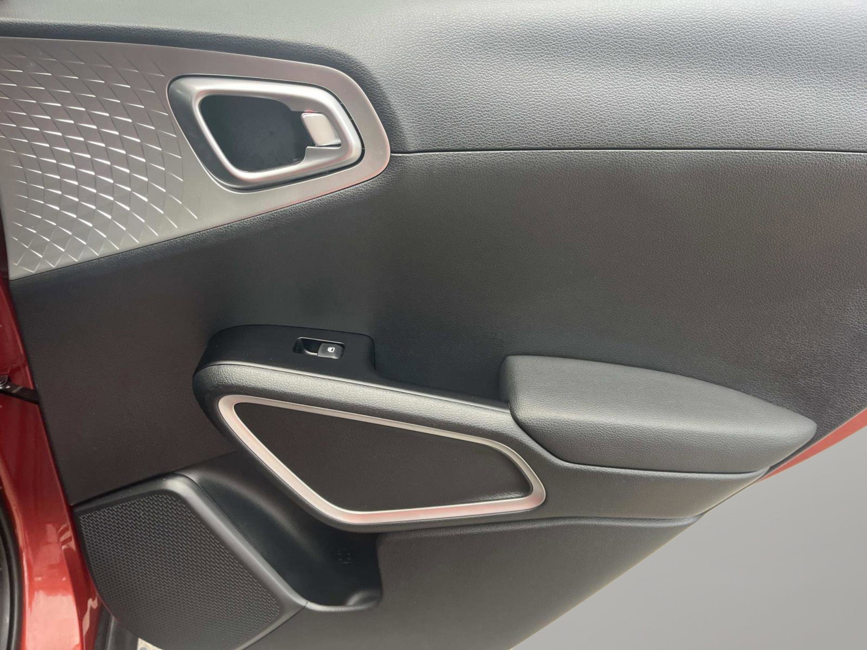 Used 2022 Kia Soul LX image 16