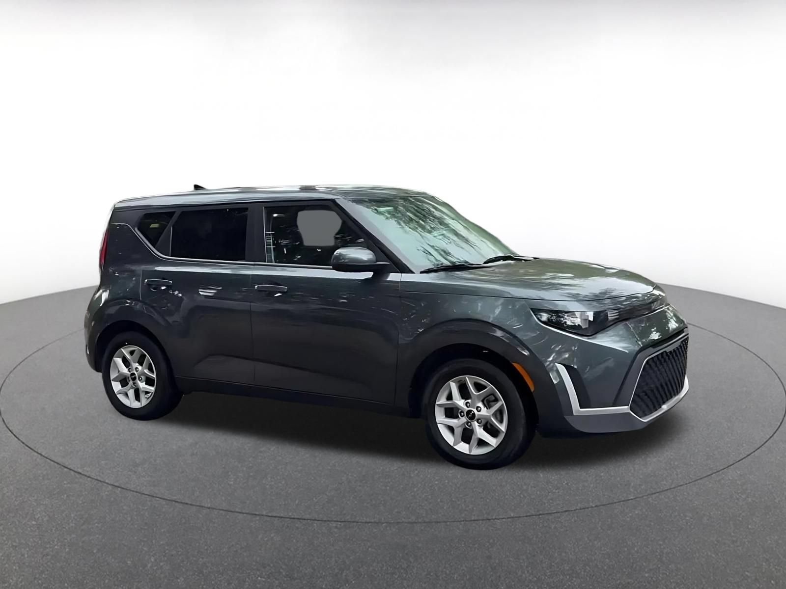 Used 2025 Kia Soul LX w/ LX Technology Package FWD image 2