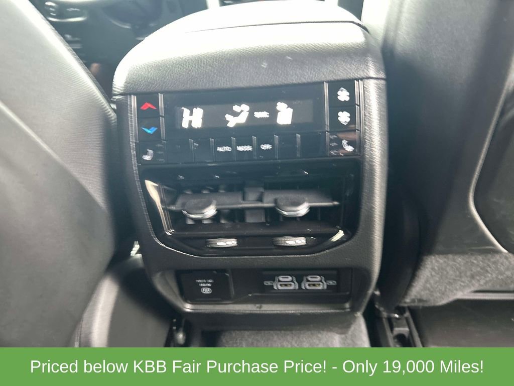 Used 2024 Jeep Grand Cherokee L Limited image 16