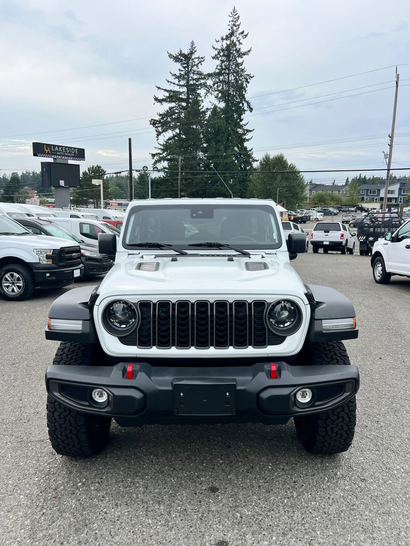 Used 2025 Jeep Wrangler Unlimited Rubicon image 2