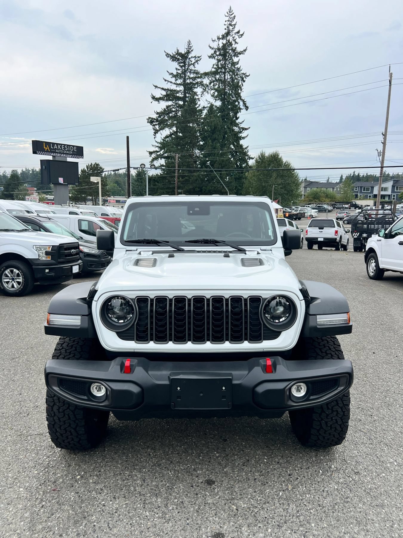 Used 2025 Jeep Wrangler Unlimited Rubicon AWD/4WD image 2