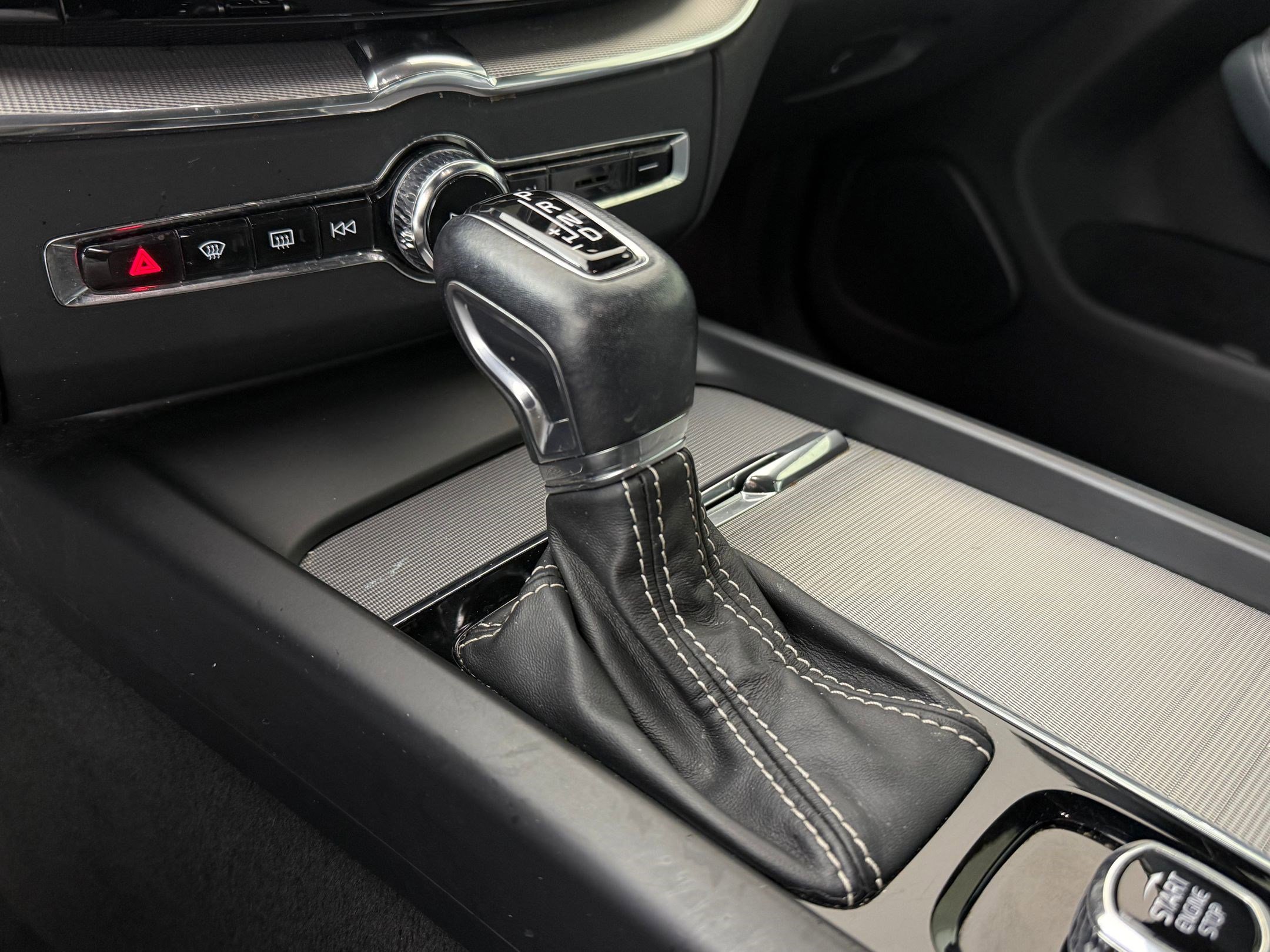 Used 2020 Volvo XC60 T5 R-Design image 18