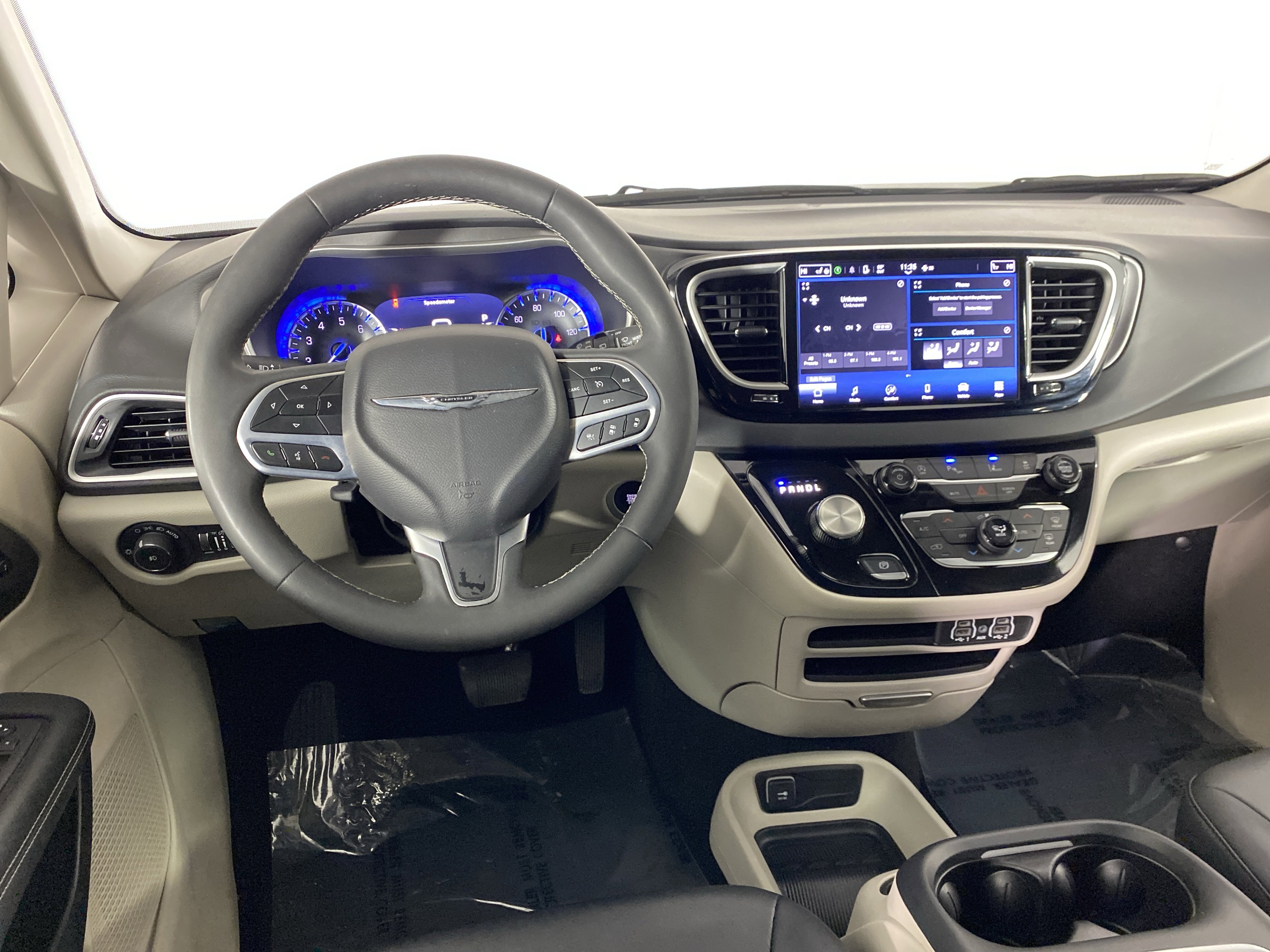 Used 2024 Chrysler Pacifica Touring-L image 19
