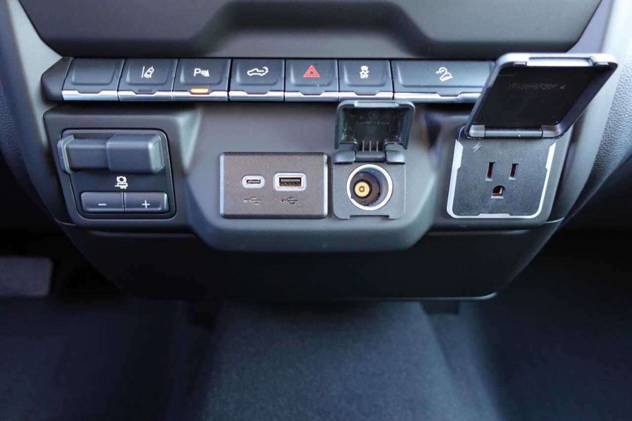 Used 2025 Chevrolet Silverado 2500 Custom w/ Custom Value Package image 44