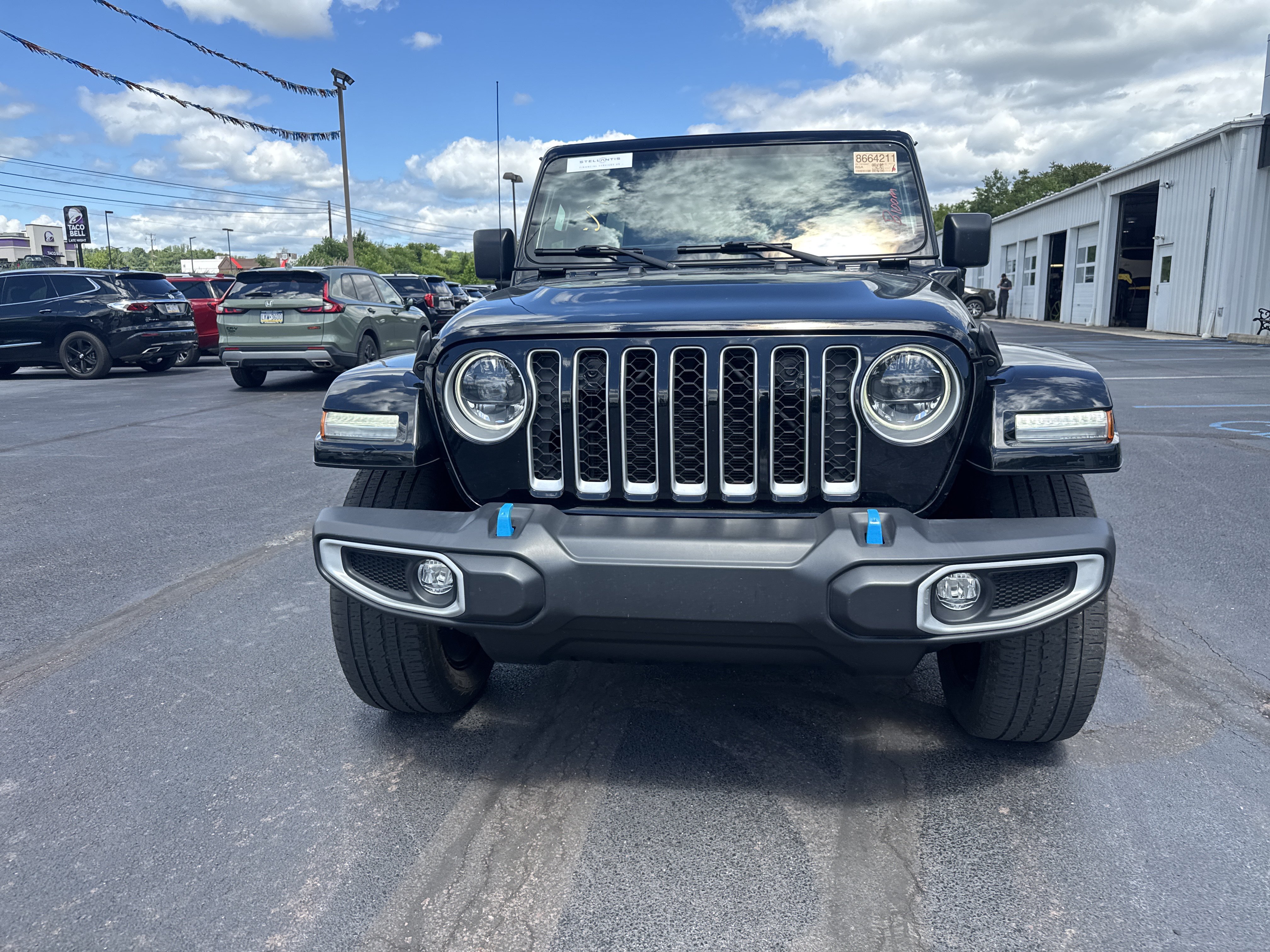 Used 2023 Jeep Wrangler Unlimited Sahara w/ Cold Weather Group AWD/4WD image 9