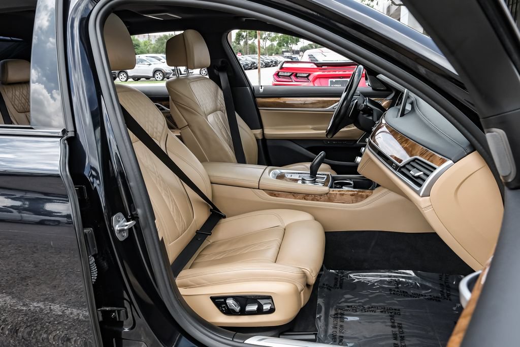 Used 2019 BMW 750i xDrive w/ M Sport Package AWD/4WD image 41