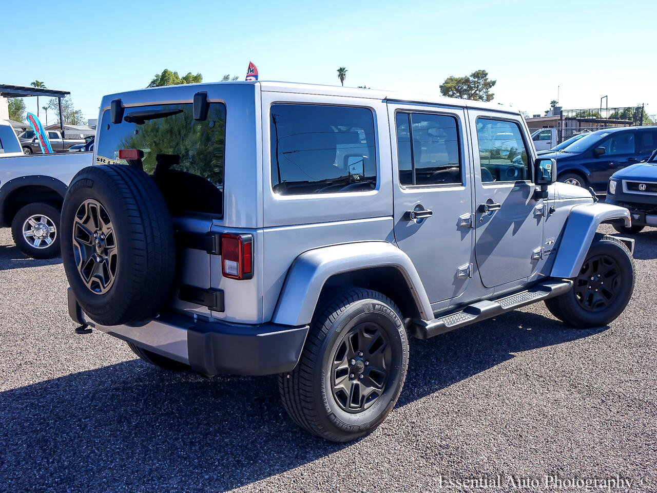 Used 2017 Jeep Wrangler Unlimited Sahara w/ Connectivity Group image 9