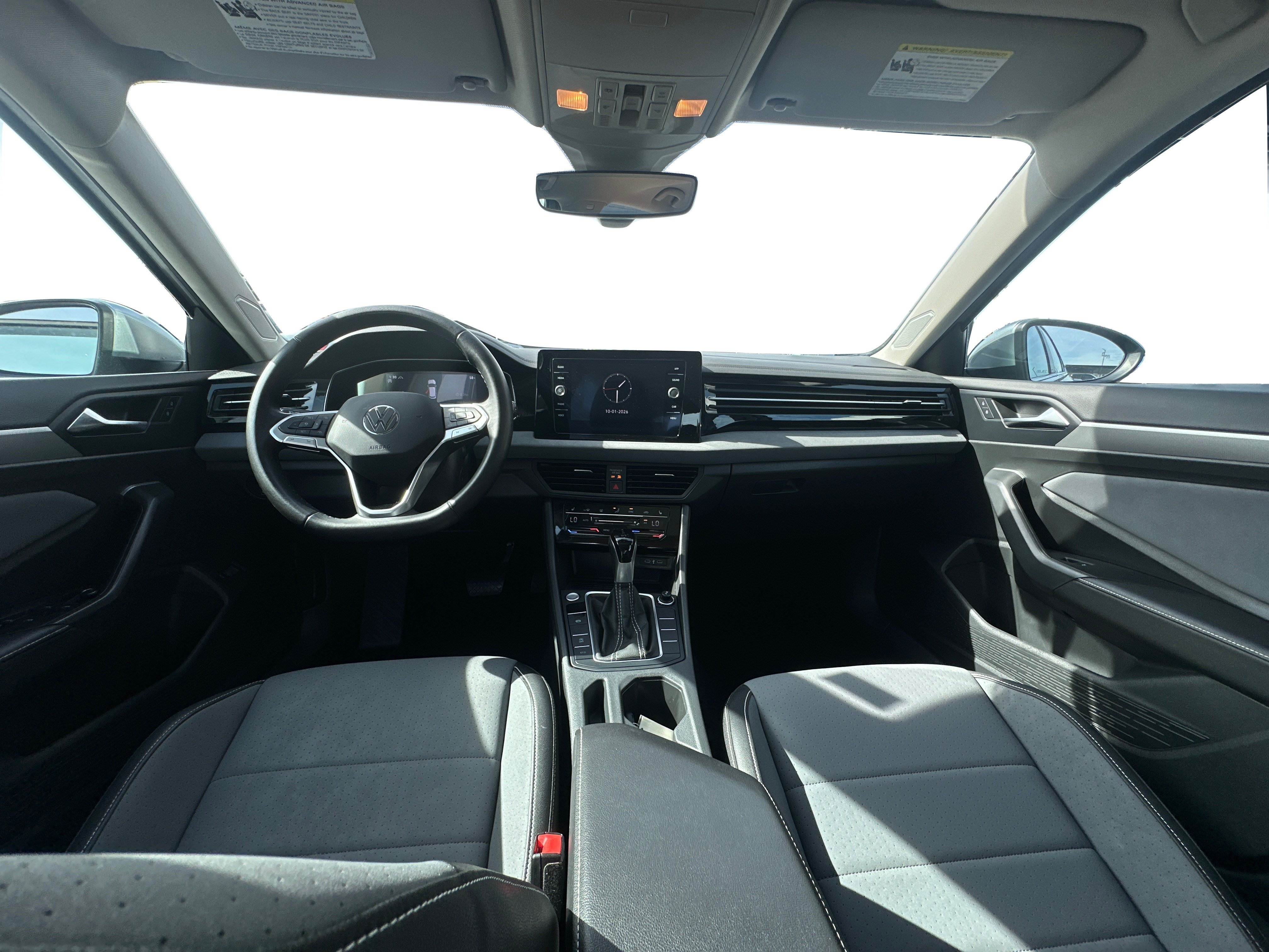 Used 2025 Volkswagen Jetta SE FWD image 12