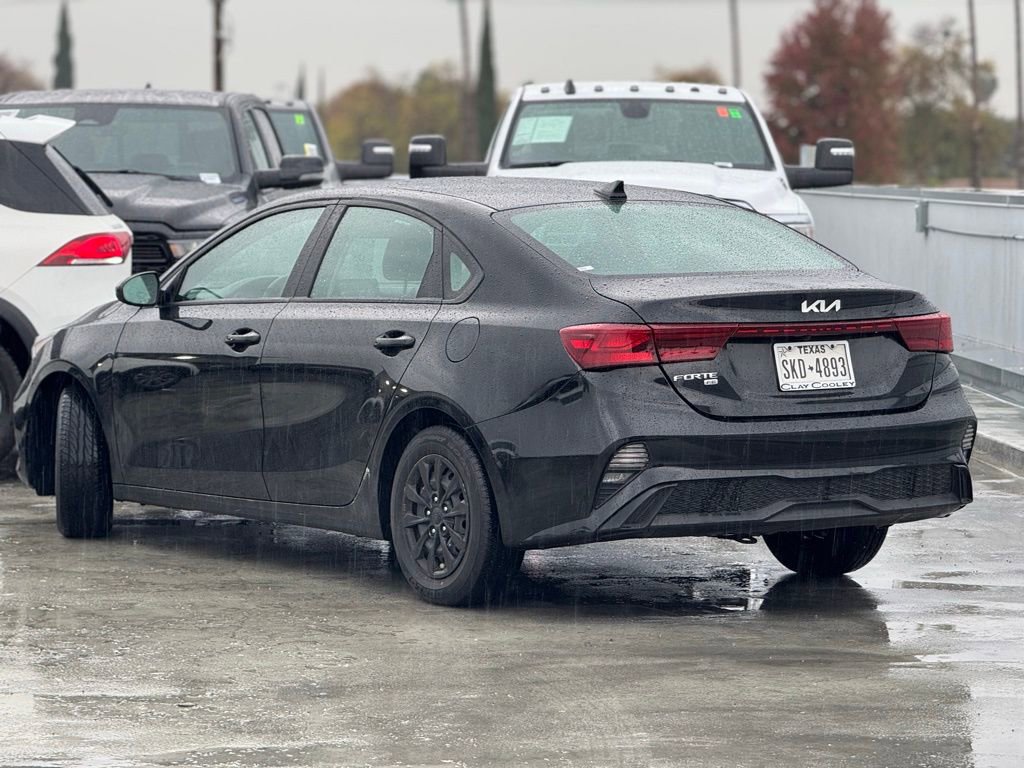 Used 2023 Kia Forte LX image 2