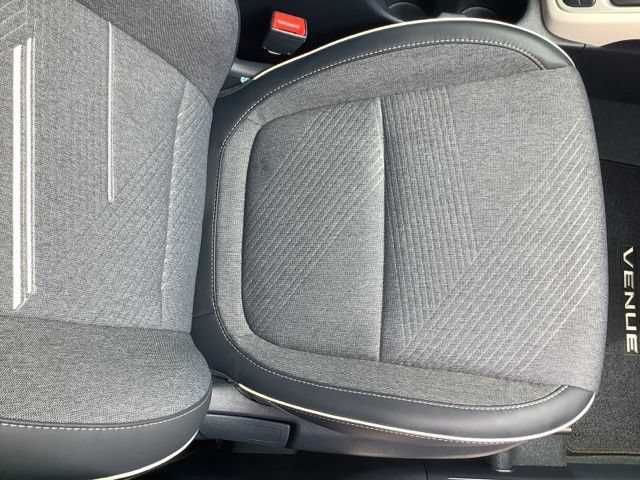 Certified 2025 Hyundai Venue Limited FWD image 16