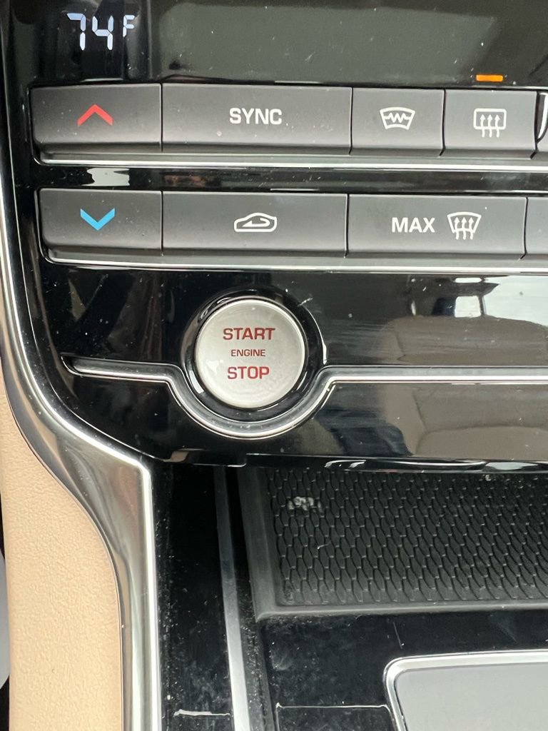 Used 2019 Jaguar XF Premium image 12