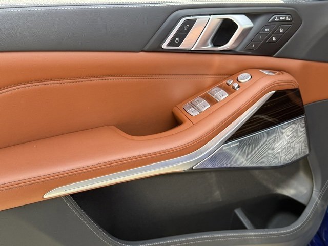 Used 2025 BMW X7 M60i image 16