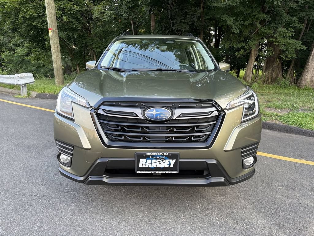 Certified 2022 Subaru Forester Limited AWD/4WD image 3
