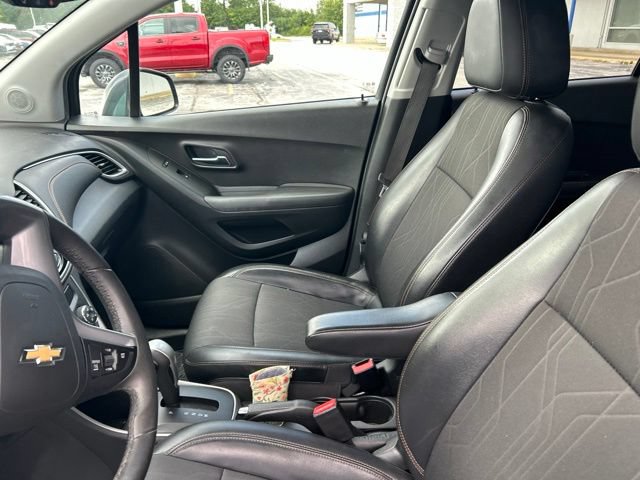 Used 2017 Chevrolet Trax LT w/ LT Convenience Package FWD image 11