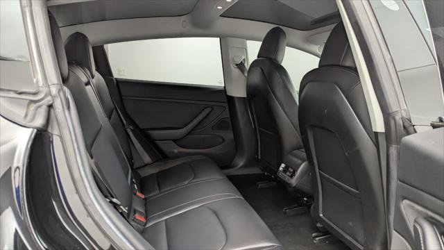 Used 2018 Tesla Model 3 Long Range RWD image 17