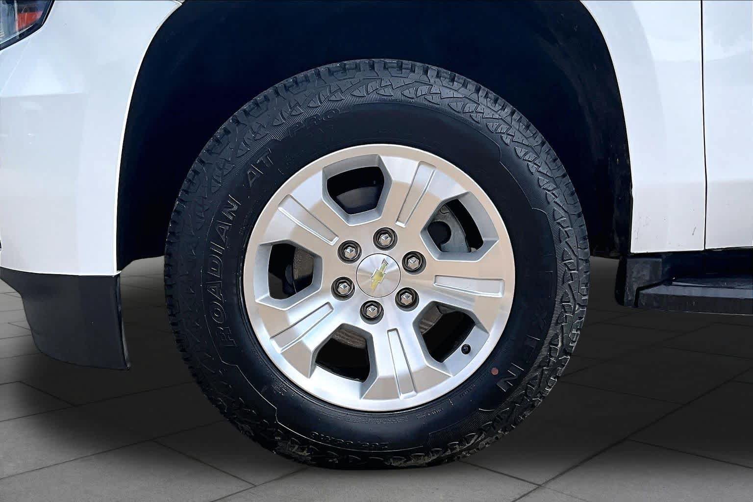 Used 2019 Chevrolet Tahoe LT w/ Luxury Package RWD image 10