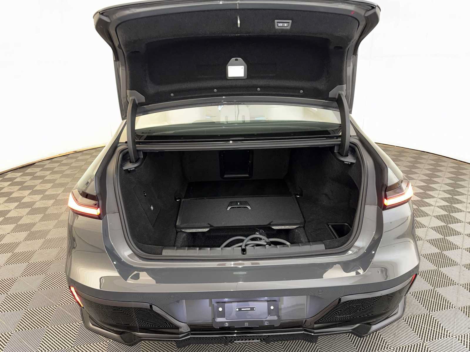 Used 2026 BMW i7 xDrive60 AWD/4WD image 23