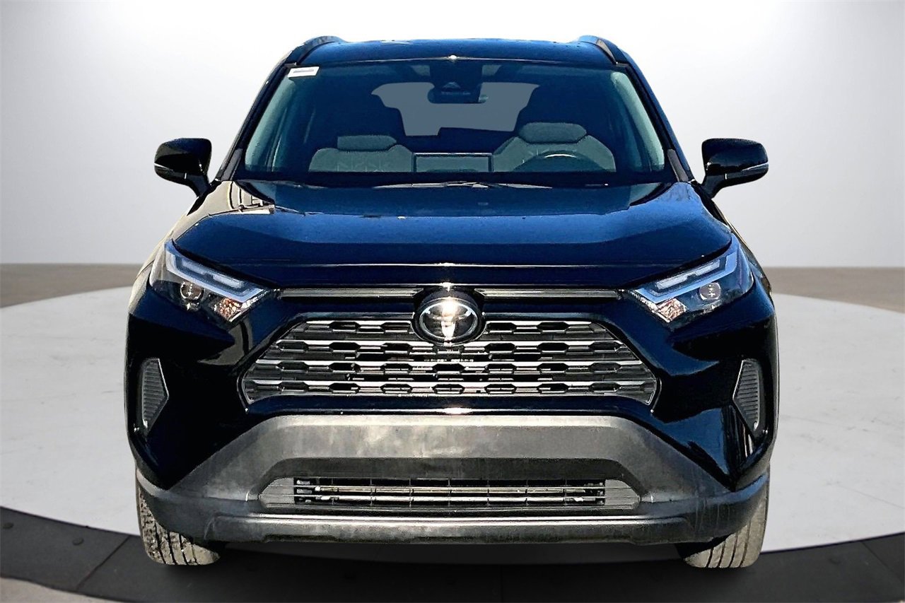 Used 2022 Toyota RAV4 XLE image 3