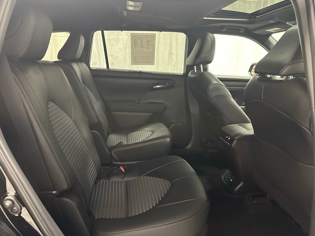 Used 2025 Toyota Highlander XSE image 60
