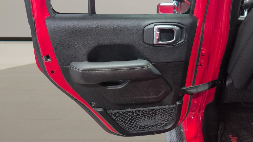 Used 2018 Jeep Wrangler Unlimited Sahara w/ Uconnect 4C Nav & Sound Group AWD/4WD image 18