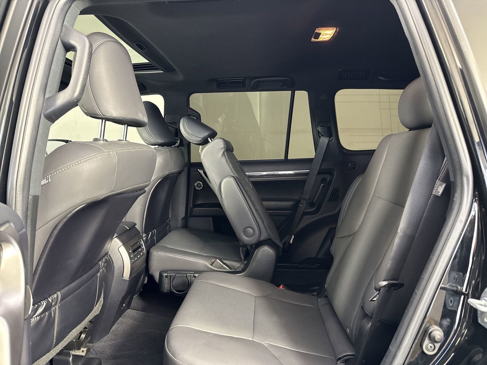 Used 2022 Lexus GX 460 Premium w/ Accessory Package AWD/4WD image 24