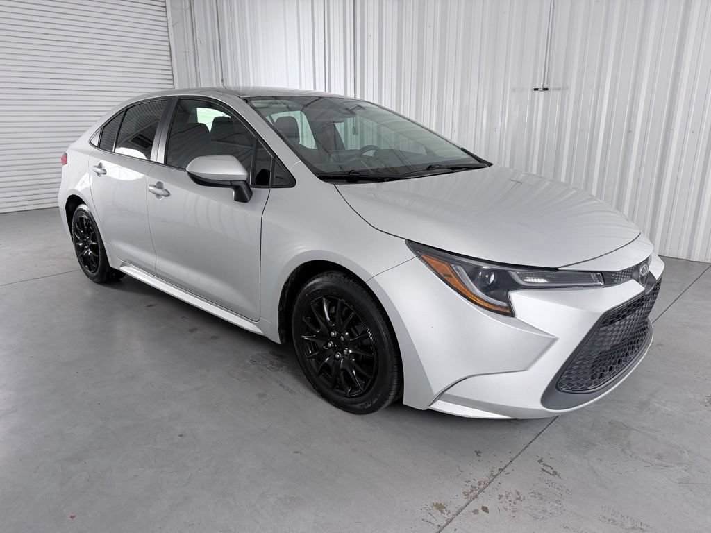 Used 2022 Toyota Corolla LE FWD image 3