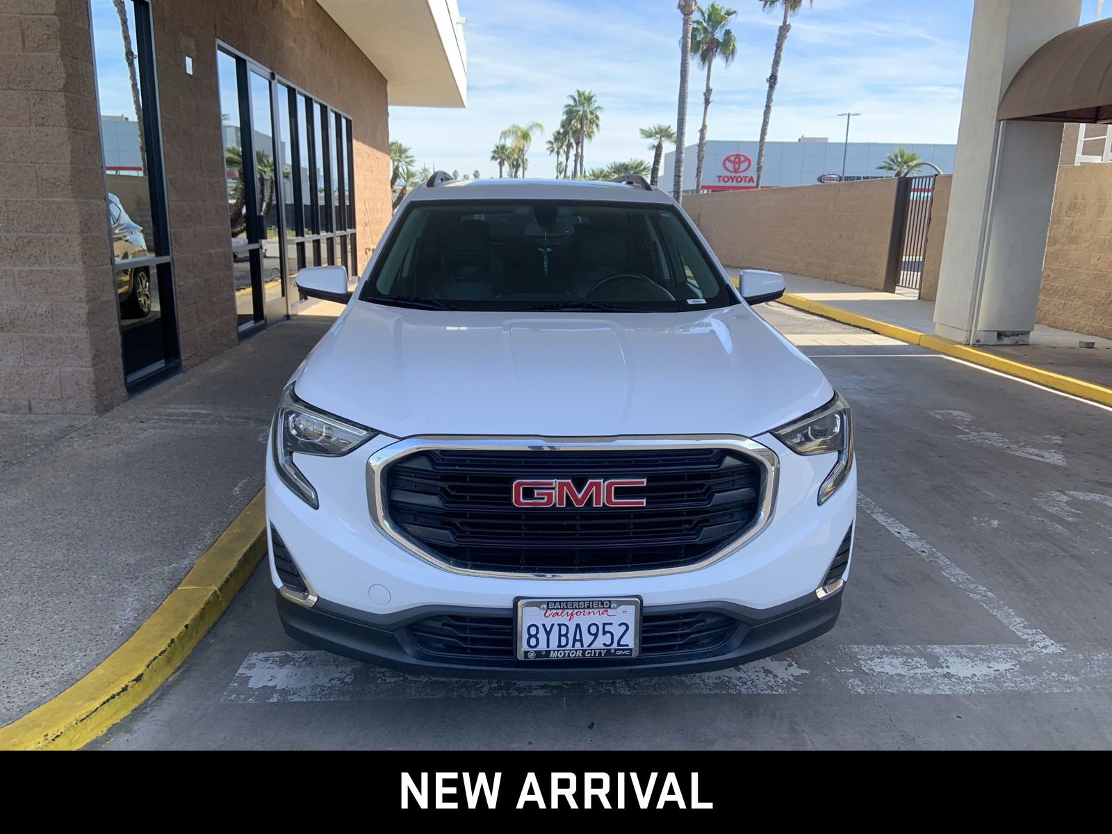 Used 2019 GMC Terrain SLE w/ Driver Convenience Package image 2