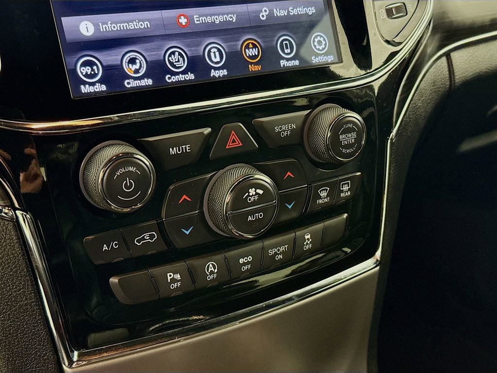 Used 2020 Jeep Grand Cherokee Limited w/ Luxury Group II image 19