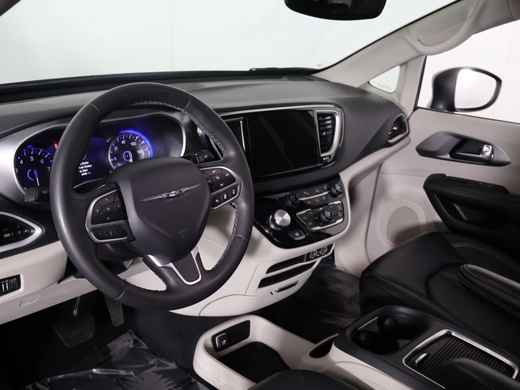 Used 2023 Chrysler Pacifica Touring-L FWD image 24