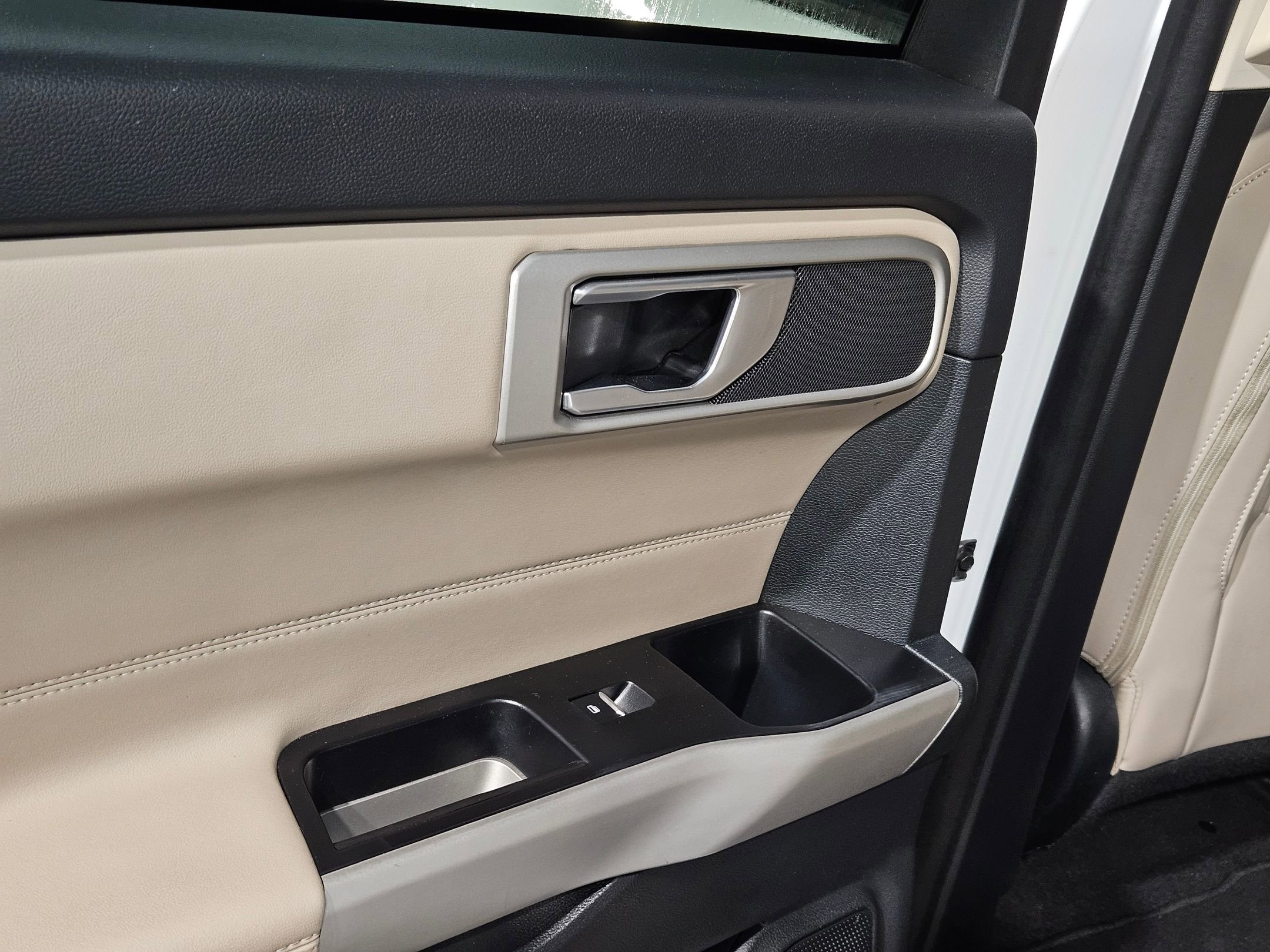 Used 2023 Ford Explorer XLT w/ Equipment Group 202A image 34