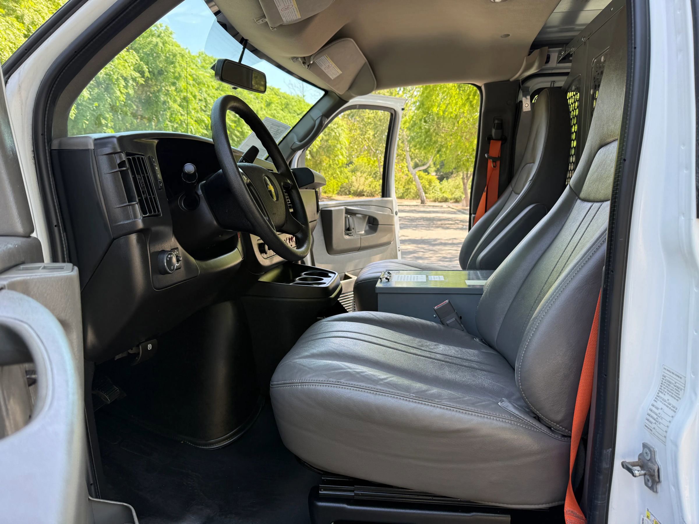 Used 2015 Chevrolet Express 2500 Van 3D image 11