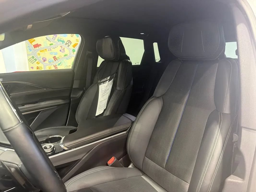 Used 2024 Cadillac Lyriq Sport AWD/4WD image 51
