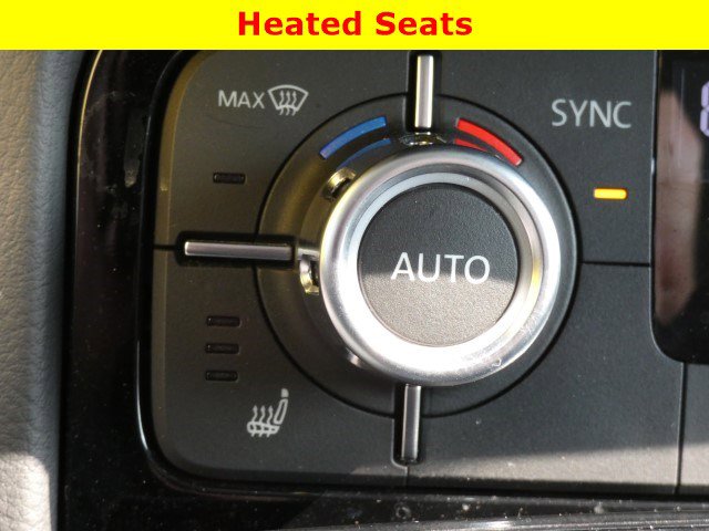 Used 2013 Volkswagen Touareg Sport image 18