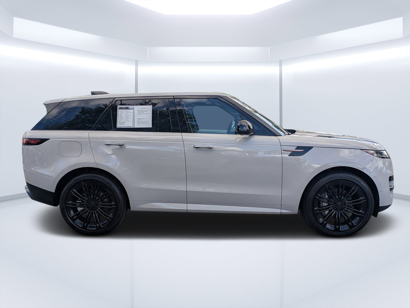 Used 2026 Land Rover Range Rover Sport SE image 5