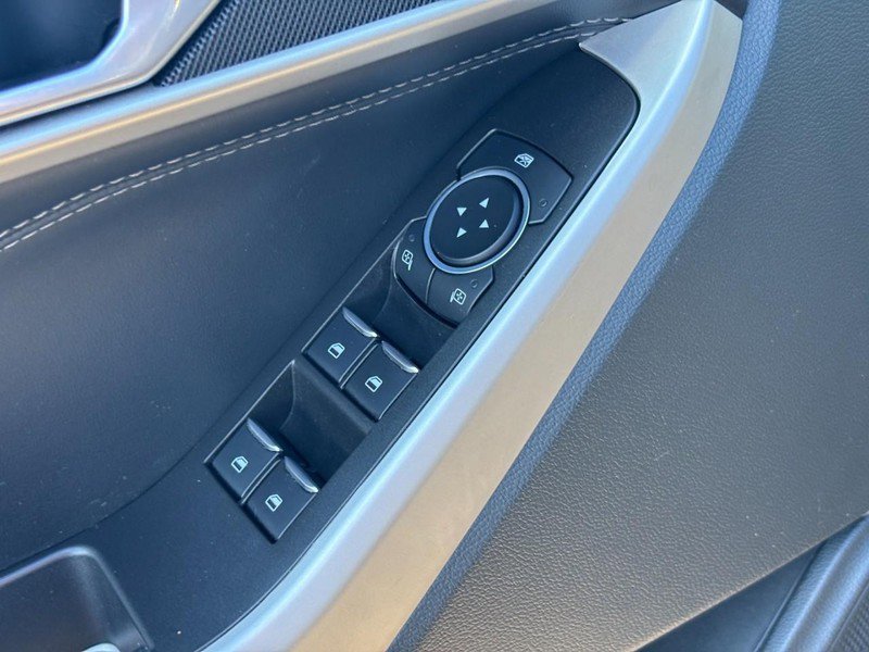 Used 2023 Ford Explorer XLT w/ Equipment Group 202A AWD/4WD image 17