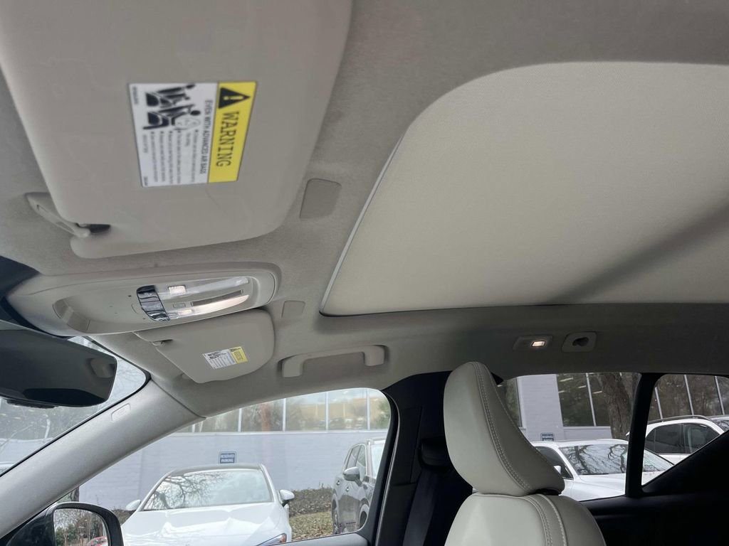 Used 2023 Volvo XC40 B4 Plus w/ Driver Assist Package image 25