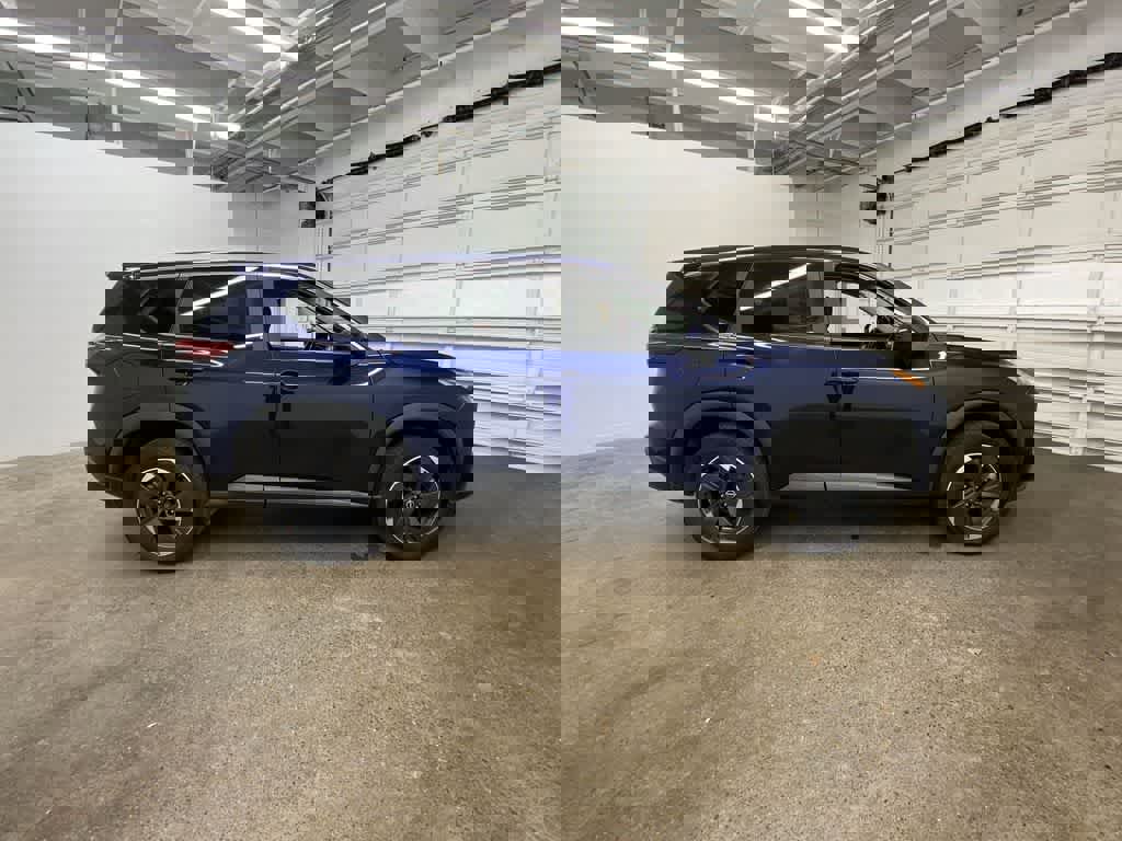 Used 2024 Nissan Rogue SV image 7