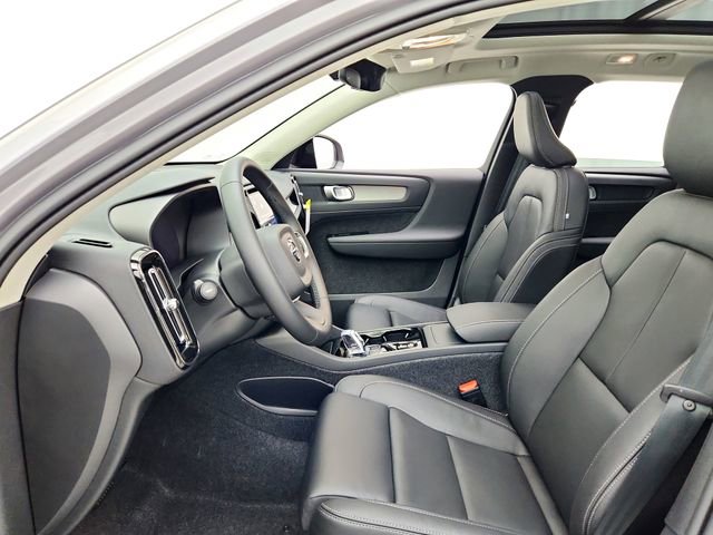 New 2026 Volvo XC40 B5 Plus w/ Protection Package Premier image 21