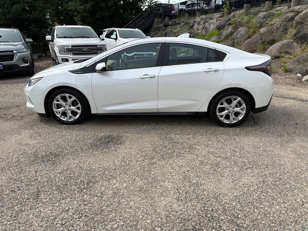 Used 2016 Chevrolet Volt Premier w/ Driver Confidence Package FWD image 3