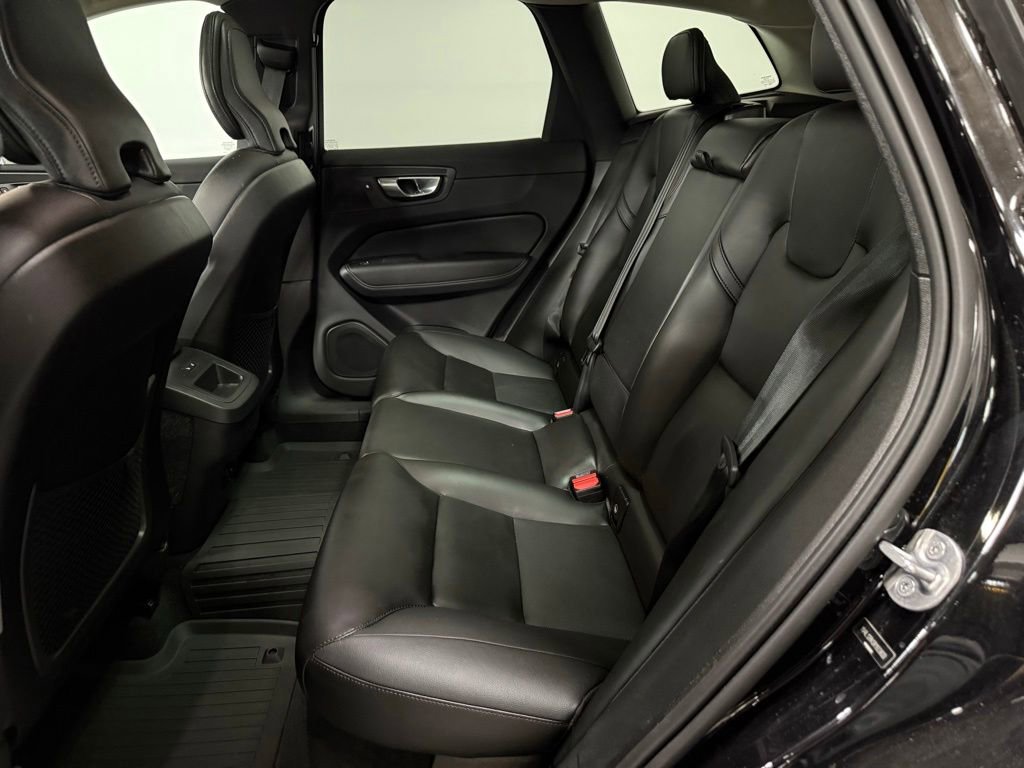 Used 2024 Volvo XC60 B5 Core AWD/4WD image 15