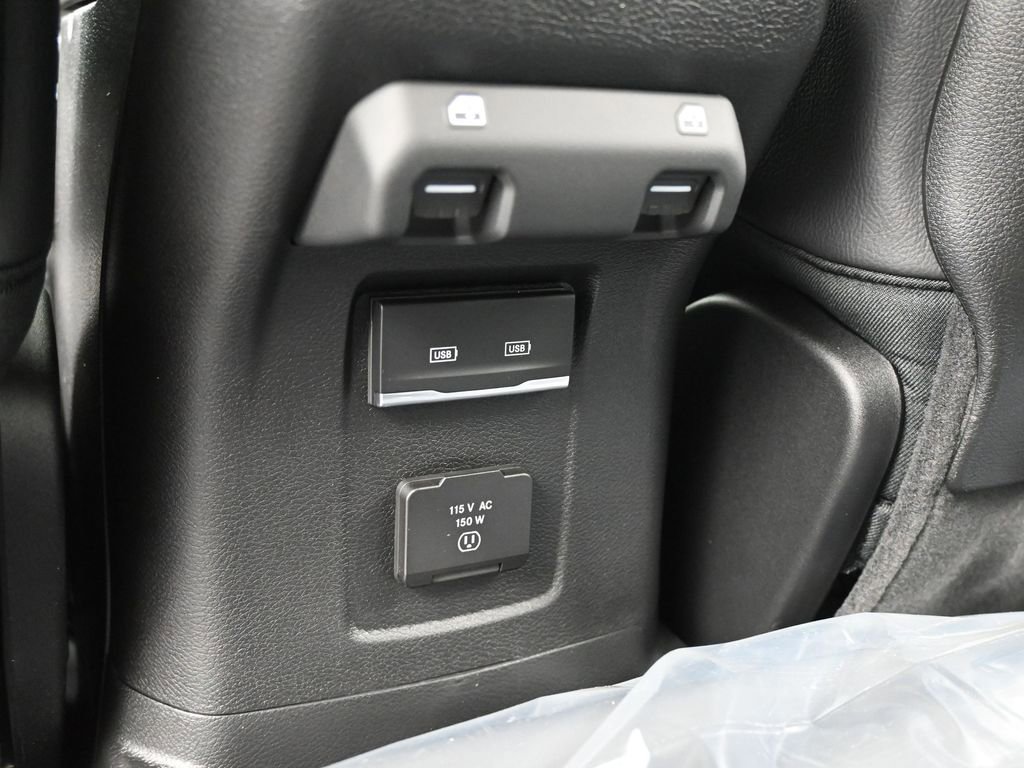 Used 2025 Jeep Wrangler Unlimited Sahara AWD/4WD image 31