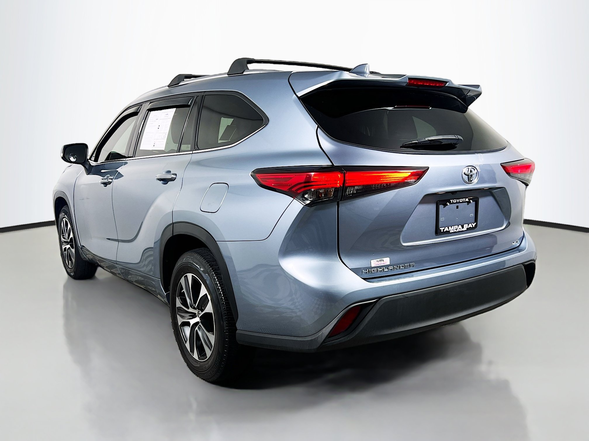 Used 2021 Toyota Highlander XLE FWD image 8