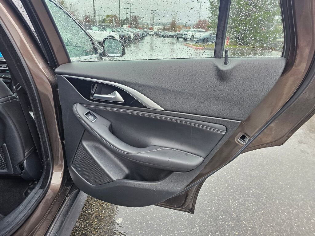Used 2017 INFINITI QX30 Premium image 14